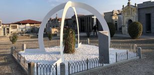 Installazione artistica nel cinerario di Farigliano La Guida - Installazione artistica nel cinerario di Farigliano