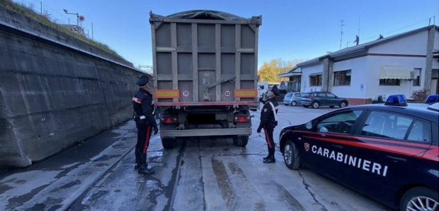 La Guida - Dodici afgani erano nascosti nel cassone di un camion