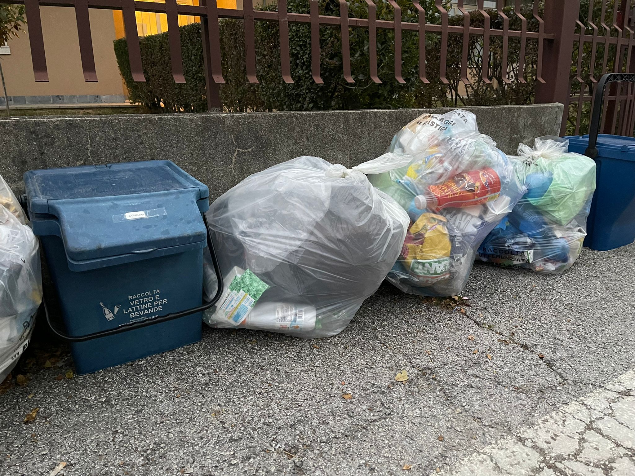Disagi per la mancata raccolta dei rifiuti anche nei paesi