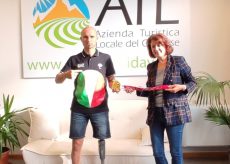 La Guida - Diego Colombari testimonial per la promozione del cicloturismo nel Cuneese