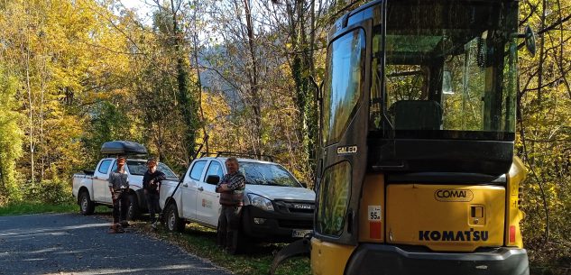 La Guida - Operai regionali al lavoro sulle strade comunali di Frassino