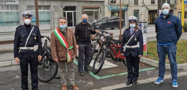 La Guida - Verzuolo, nuova stazione di ricarica elettrica per bici e auto