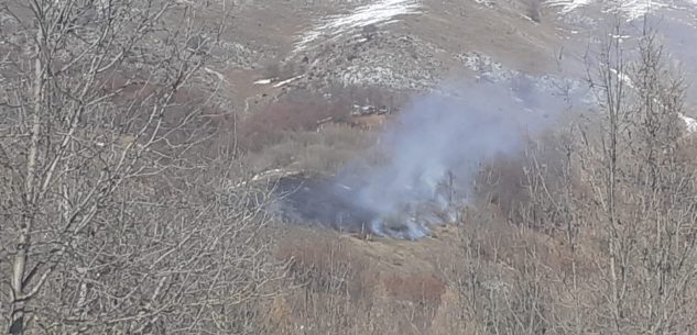 La Guida - Domato dopo tre ore un incendio a Desertetto di Valdieri