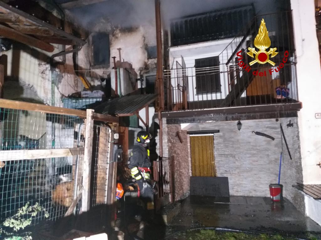 Incendio al tetto di un’abitazione ad Entracque