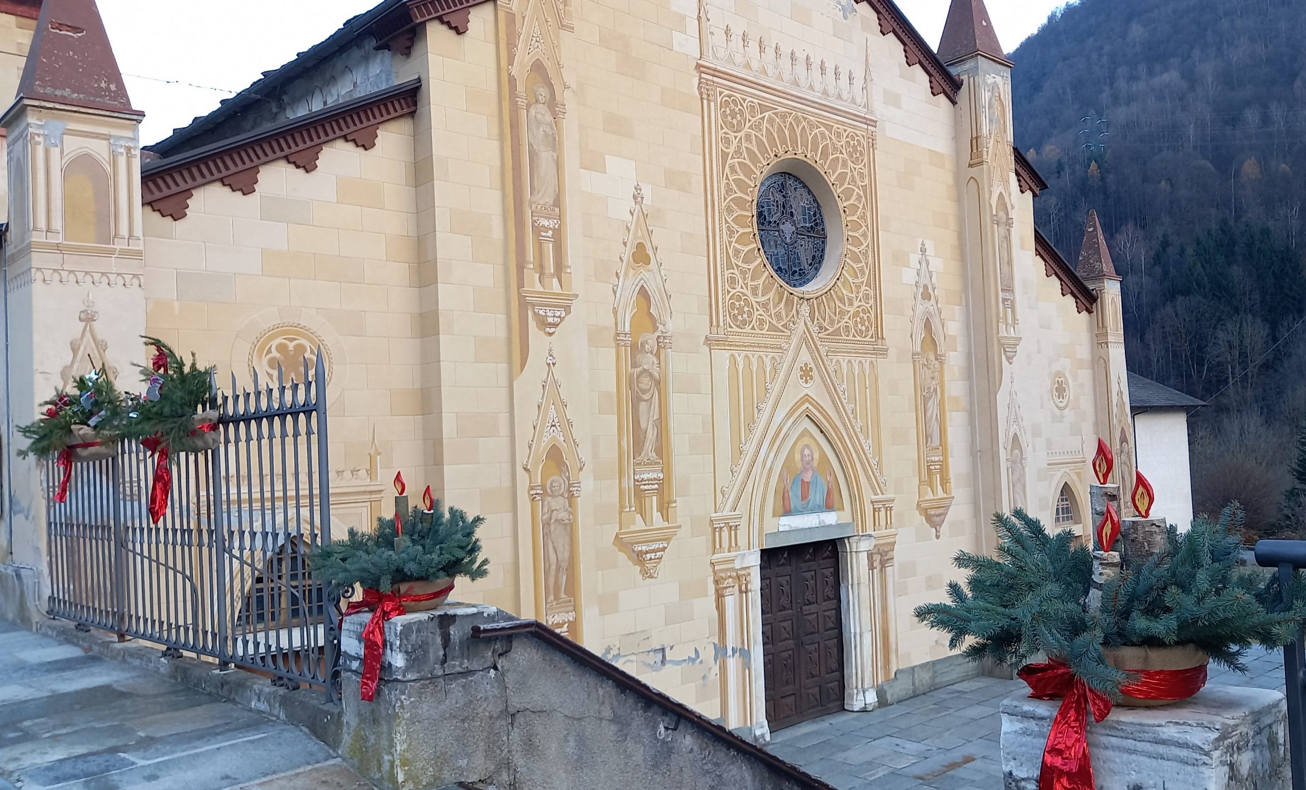 Frassino addobbi dalla parrocchiale