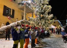 La Guida - A Limone Piemonte la sfilata dei maestri di sci in paese