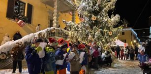 La Guida - A Limone Piemonte la sfilata dei maestri di sci in paese