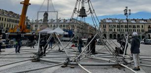 La Guida - Le strutture per lo spettacolo musicale acrobatico in piazza a Cuneo