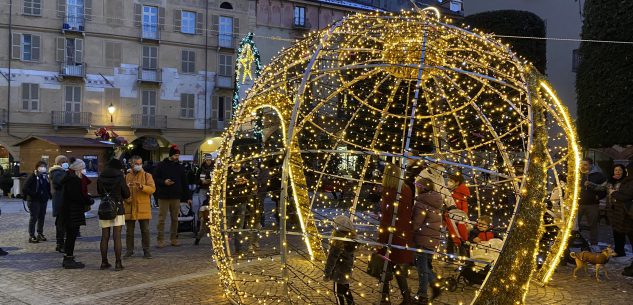 La Guida - Tra Babbo Natale, mercatini e spettacoli luminosi nelle strade della città