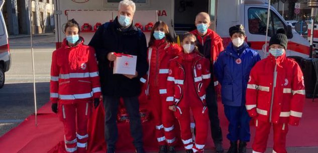 La Guida - Panettoni solidali per l’acquisto di un mezzo per la Croce Rossa di Cuneo