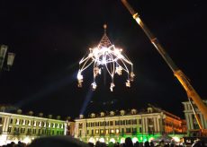 La Guida - A testa in su per la magia, la poesia e le acrobazie sul grande carion (video)