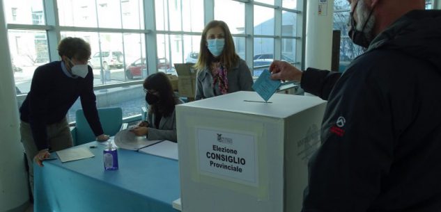 La Guida - Elezioni provinciali, spoglio in corso: ha votato quasi il 64% dei sindaci e consiglieri comunali