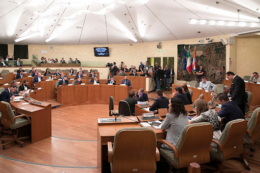 “I regolamenti non devono essere piegati alla convenienza della maggioranza”