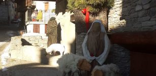 La Guida - Presepio itinerante fra le case dai tetti ‘a lose’ a Pontechianale