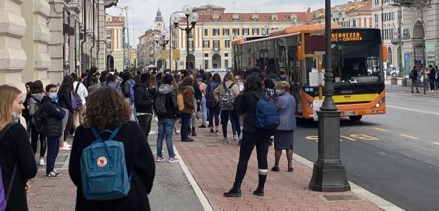 Da venerdì 24 dicembre mascherina all’aperto obbligatoria in tutto il Piemonte