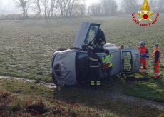 La Guida - Auto cappottata vicino al carcere di Saluzzo, ferito il conducente