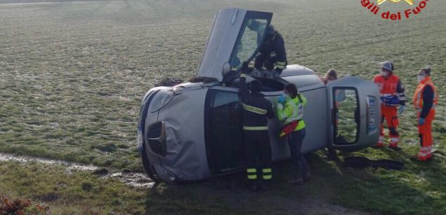 La Guida - Auto cappottata vicino al carcere di Saluzzo, ferito il conducente