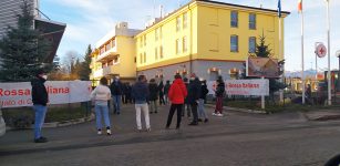 Grande affluenza alla Croce Rossa per i tamponi rapidi gratuiti di fine anno La Guida - Grande affluenza alla Croce Rossa per i tamponi rapidi gratuiti di fine anno