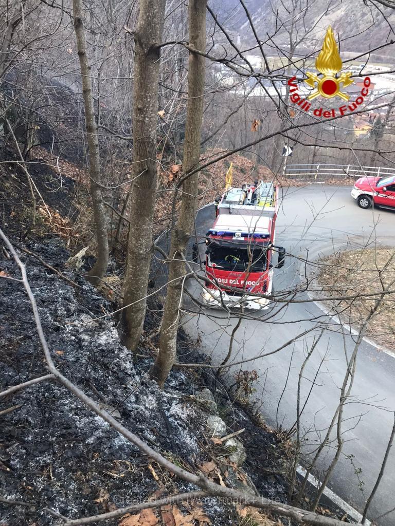 Incendio sui tornanti per il Santuario di Sant’Anna Vinadio