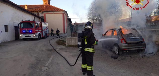 La Guida - Auto parcheggiata va a fuoco a Tetto Termine di Villafalletto