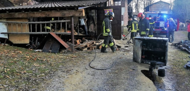 La Guida - Incendio di una tettoia a Robilante, intervento dei Vigili del fuoco