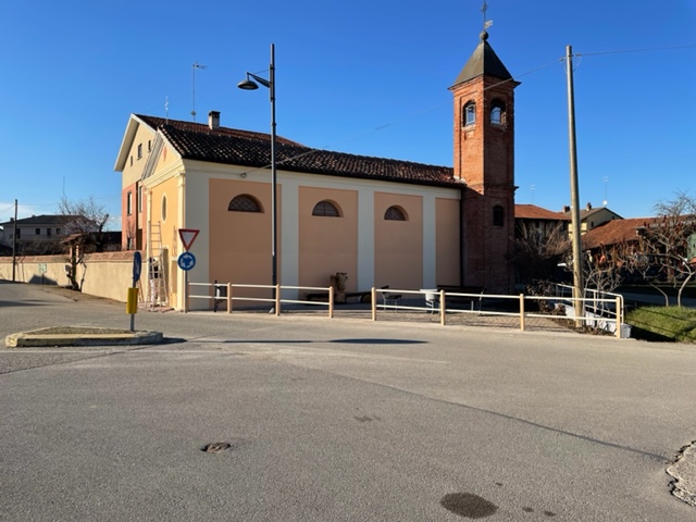 Trinità, ritinteggiata gratis la chiesetta imbrattata da vandali