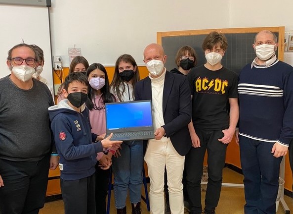 Venasca, 31 notebook consegnati in comodato gratuito dal municipio