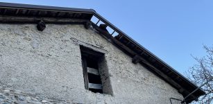 Tegole alzate e un albero caduto per le raffiche di vento in Valle Grana La Guida - Tegole alzate e un albero caduto per le raffiche di vento in Valle Grana