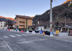 La Guida - Senso unico alternato in centro a Monterosso Grana