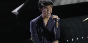 La Guida - Matteo Romano canta in piazza San Pietro a Roma