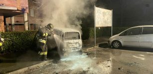 La Guida - Auto distrutta dalle fiamme in piena notte