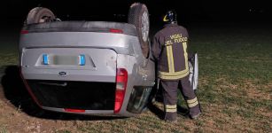 La Guida - Auto si cappotta a Genola, ragazza in codice giallo