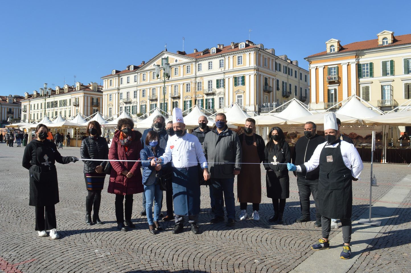 Inaugurata la Festa del cioccolato artigianale in piazza Galimberti