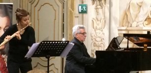 Un viaggio nella vita di Mozart tra musica e parole La Guida - Un viaggio nella vita di Mozart tra musica e parole