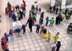 La Guida - I bambini della materna fra gli anziani della casa di riposo di Piasco