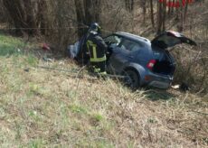 La Guida - Fuori strada a Mondovì rimane intrappolato nell’auto