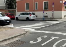 La Guida - Via Bersezio doppi parcheggi e doppio senso di marcia: è caos