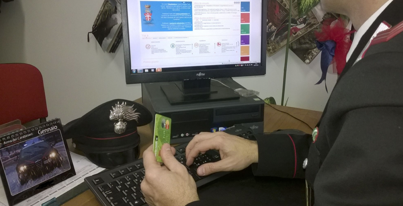 Un 70enne truffato sull’assicurazione acquistata on line