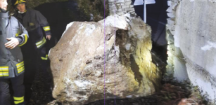 Senso unico alternato lungo un tratto della statale 21 del colle della Maddalena, poco a monte di Moiola La Guida - Senso unico alternato lungo un tratto della statale 21 del colle della Maddalena, poco a monte di Moiola