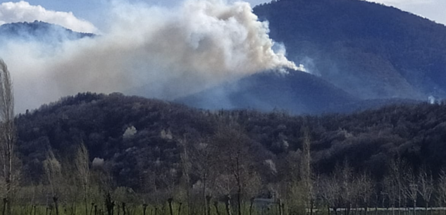 La Guida - Il fumo dell’incendio arriva a Vallera e Caraglio