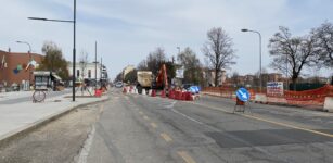 Cuneo, spartitraffico in corso Francia La Guida - Cuneo, spartitraffico in corso Francia