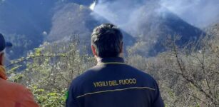 La valle Bronda continua a bruciare dopo due giorni La Guida - La valle Bronda continua a bruciare dopo due giorni