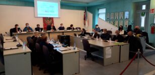 Borgo, il consiglio comunale conferma il via libera a impianto fotovoltaico, biodigestore e teleriscaldamento La Guida - Borgo, il consiglio comunale conferma il via libera a impianto fotovoltaico, biodigestore e teleriscaldamento