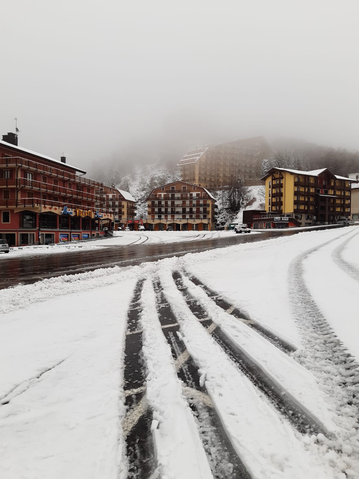 Il colpo di coda dell’inverno porta la neve a Prato Nevoso