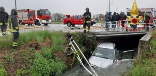 La Guida - Scontro tra due auto a Castelletto Stura, una finisce nel rio