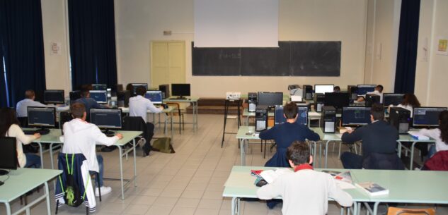 La Guida - Studenti geometri da tutta Italia a Cuneo per la gara nazionale