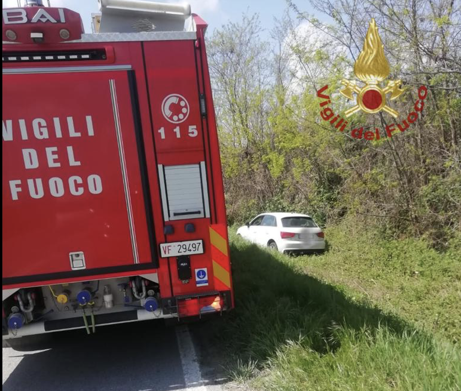 Esce con l’auto fuori strada a Mondovì, illeso