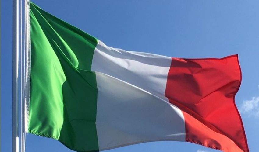 Sventolò la bandiera del municipio per la vittoria agli Europei