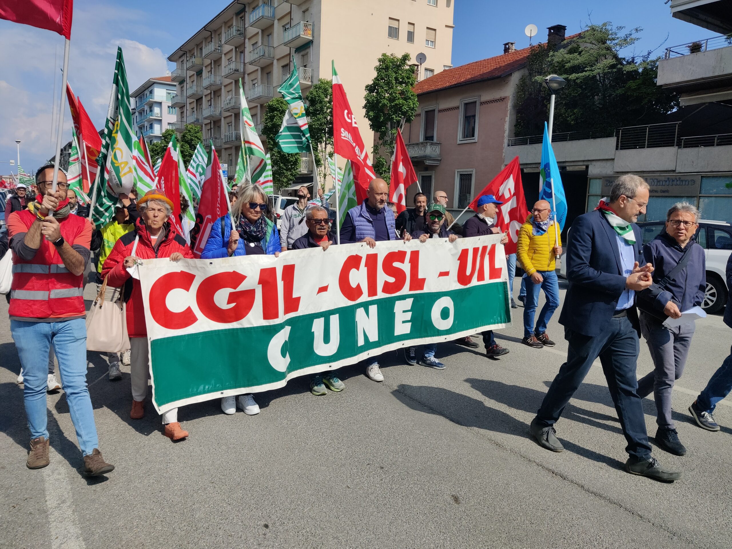 Corteo del 1° maggio a Cuneo, i sindacati: “Pace, dignità e sicurezza sul lavoro”