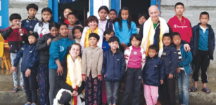 La Guida - Paolo Craveri, Rosanna Balangero e Beatrice Craveri di Revello nella Casa famiglia Dil Kumari in Nepal